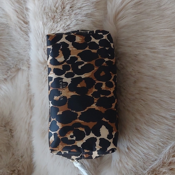 Victoria's Secret Other - Victoria's secret cheetah makeup bag